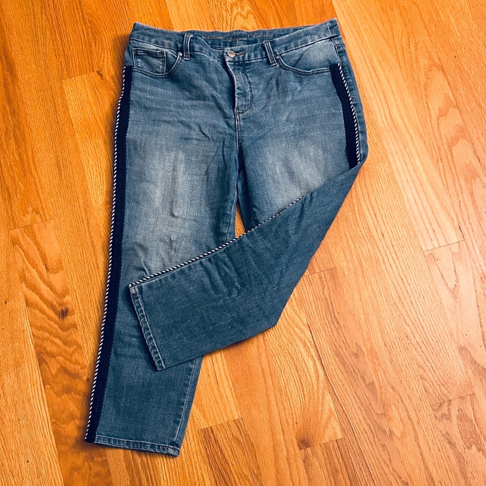 Chico's So Slimming Girlfriend Slim Leg Crop Jeans -GUC